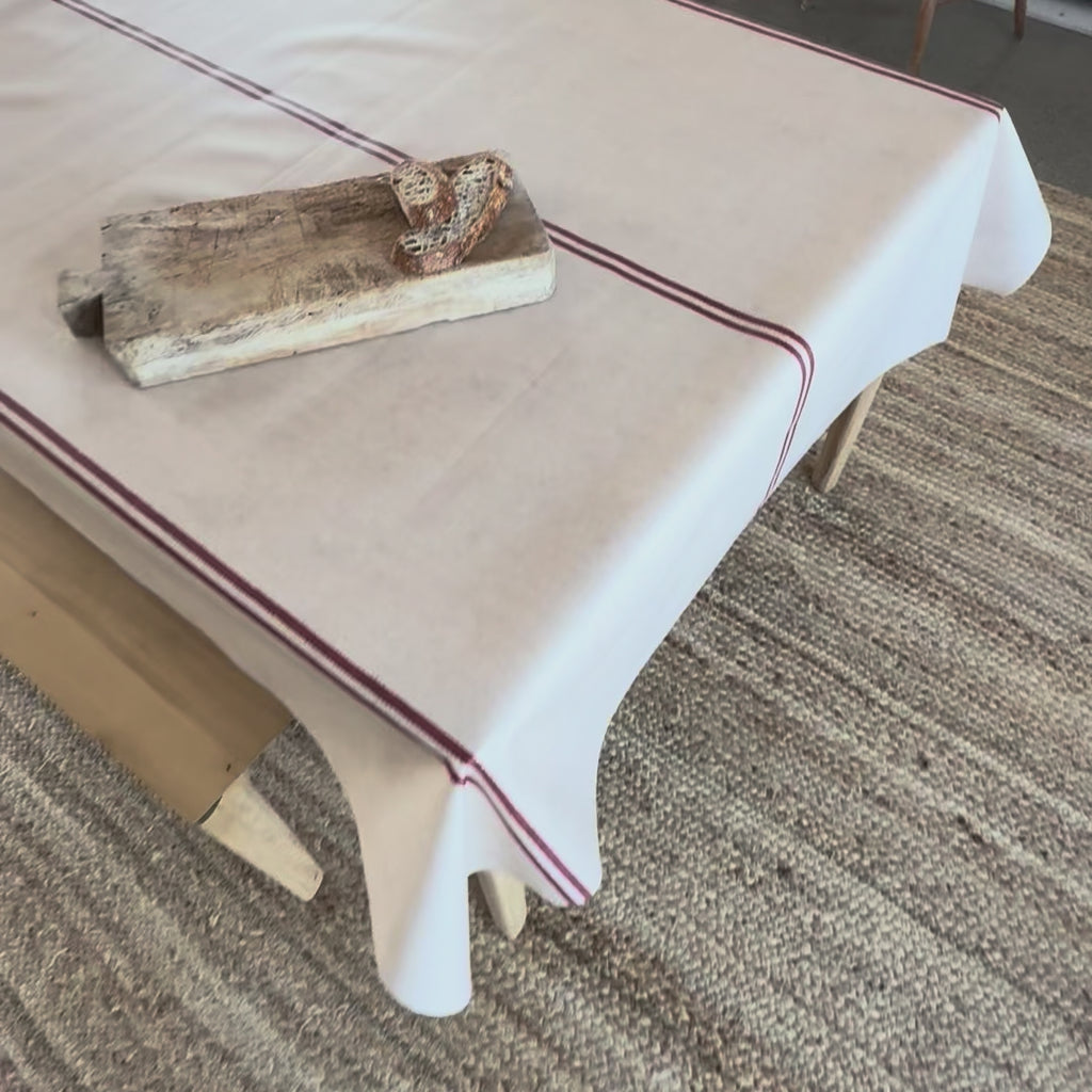 Grainsack design tablecloth with red stripes on a beige background.
